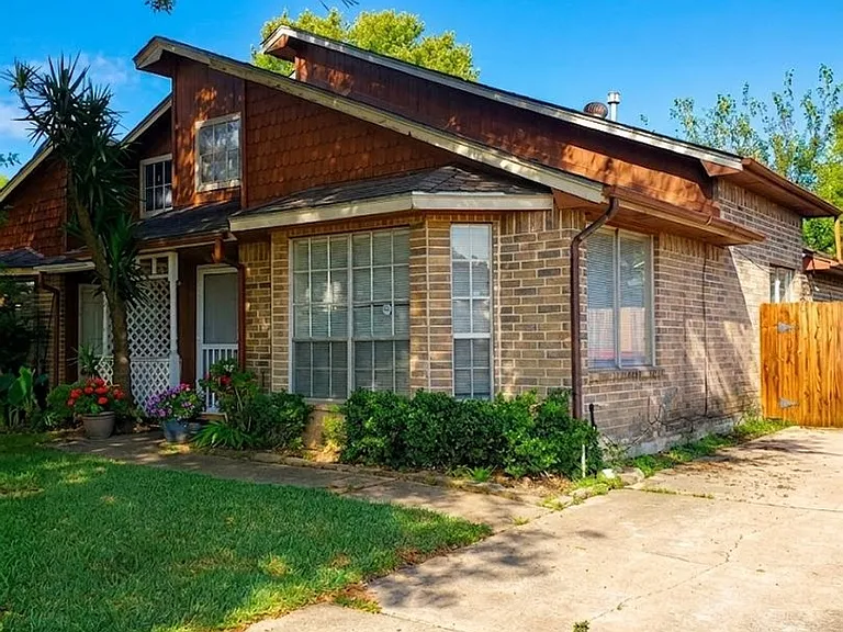 17010 Pastoria Dr — Photo 1