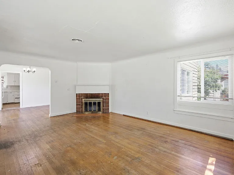 2189 Hilyard St — Photo 5