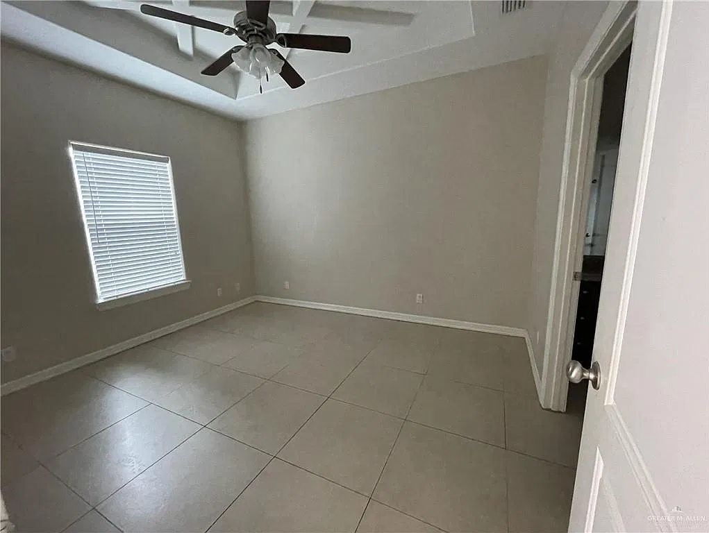 3 bed, 2.0 bath, 4440 sqft, $975 — Photo 4