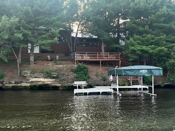 674 E Hiawatha Dr, Wisconsin Dells, WI 53965