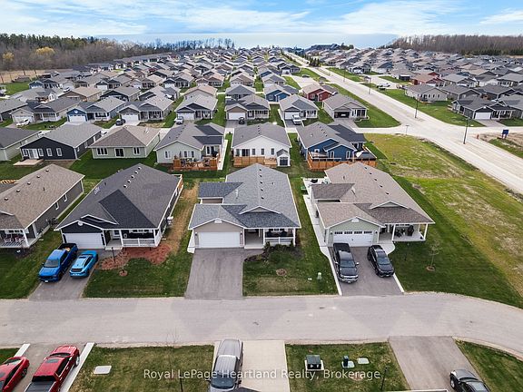 5th image of 140 Lake Breeze Dr