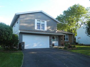 147 Brookside Dr, Elgin, IL 60123