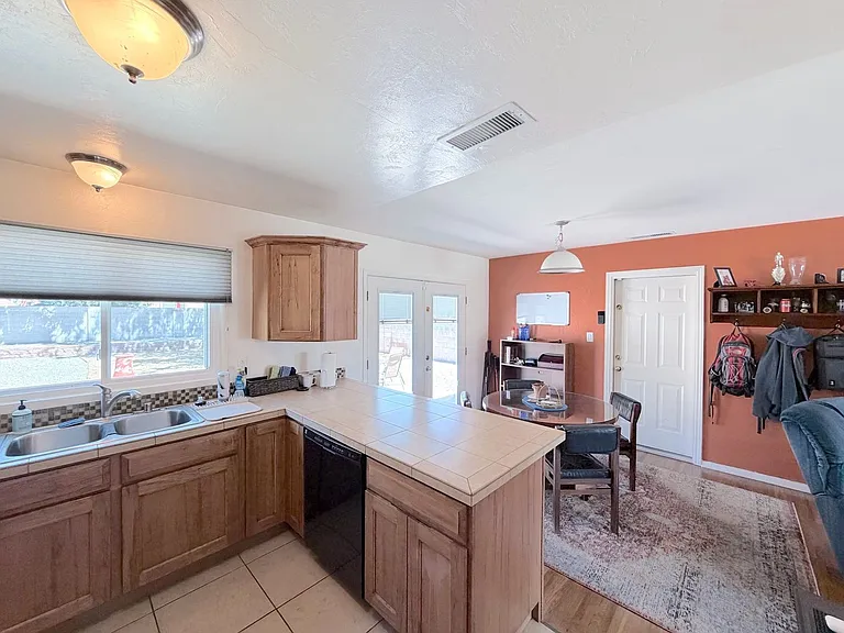 3200 California St NE — Photo 5