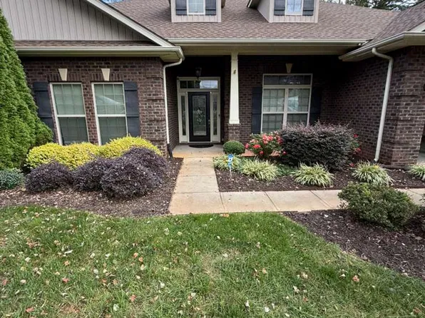 2572 Flintshire Ln, Gastonia, NC 28056