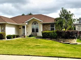 1260 Waterside Ln, Crown Point, IN 46307