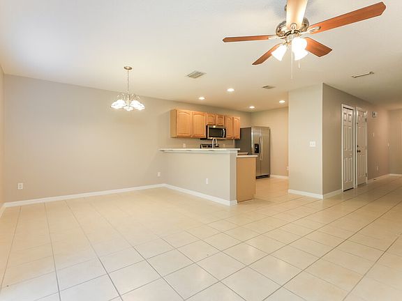 4th image of 4403 Silver Falls Dr