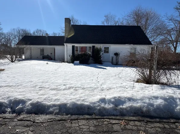 39 Fairlawn Ave, Oxford, MA 01540