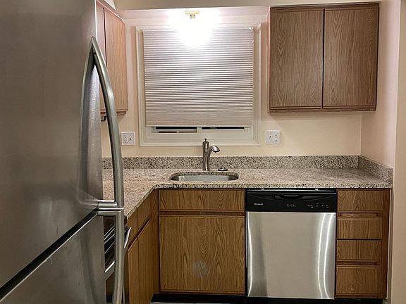 5th image of 1020 Country Club Dr