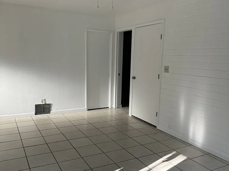 2205 E Blacklidge Dr — Photo 12