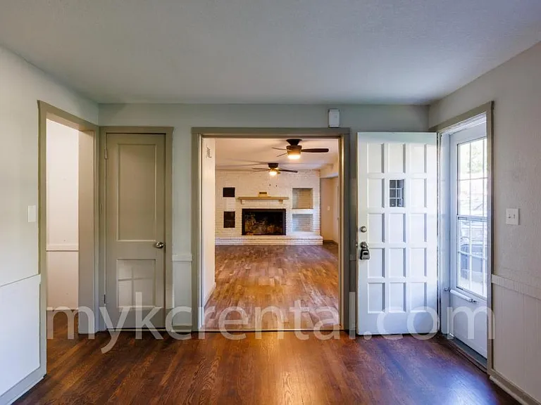 7915 W 59th Ter — Photo 5