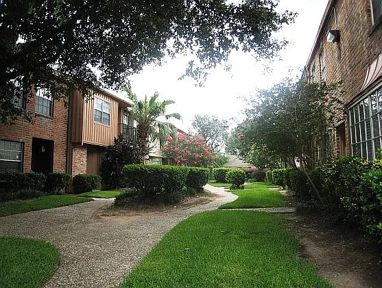 2 bed, 2.5 bath, 1173 sqft, $1,300 — Photo 3