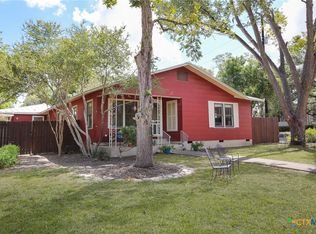 951 W Coll St, New Braunfels, TX 78130