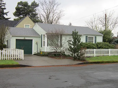 3900 NW Division Ave Photo 1