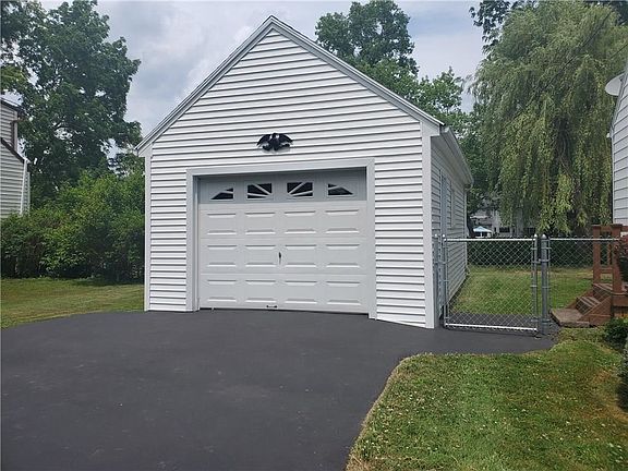 2nd image of 46 Parkhurst Dr