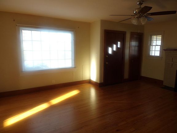3rd image of 905 Johnson Ave APT 3