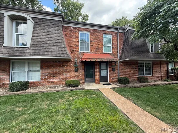 4334 Chateau De Ville Dr, Saint Louis, MO 63129