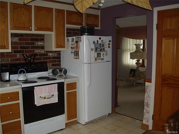 3rd image of 185 Garry Dr
