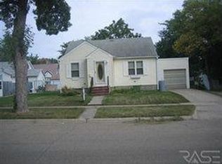 203 E Adams Ave, Luverne, MN 56156