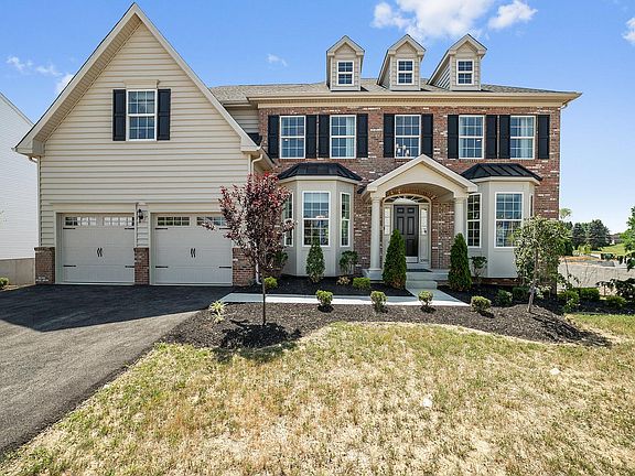 Front Exterior 1b - 1090 Westminster Drive