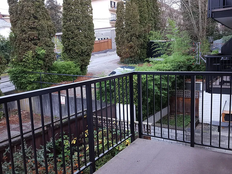 1033 4th Ave — Photo 21