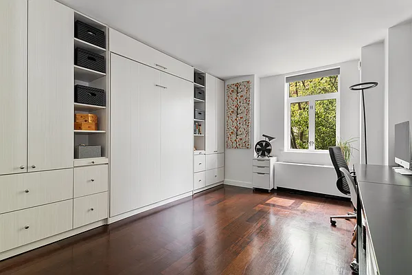 Sold by R New York | media 33