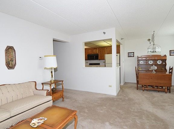 5th image of 1 Bloomingdale Pl APT 418