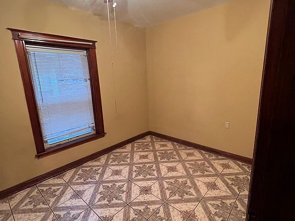 5th image of 2413 S 56th Ct #1