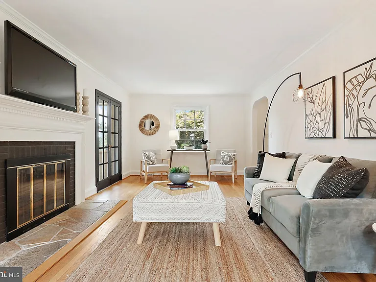 9223 Old Court Rd — Photo 15