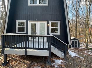 8270 Natures Dr, Tobyhanna, PA