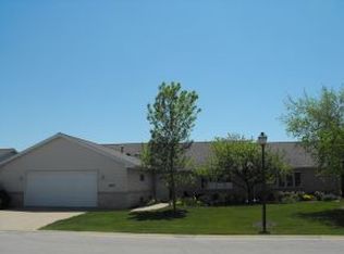 1677 Twin Lakes Cir, Green Bay, WI 54311