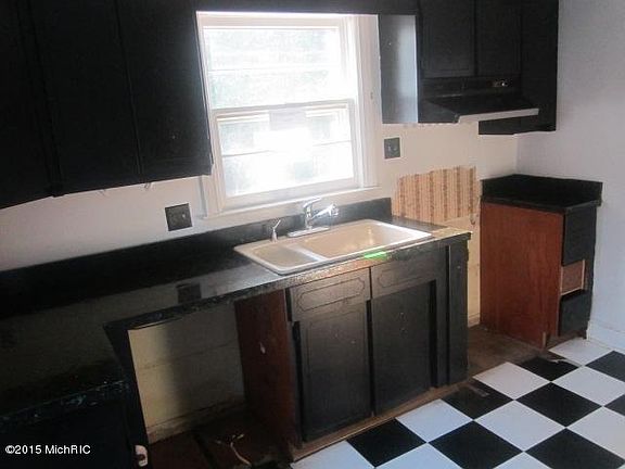 3rd image of 2501 Westwood St