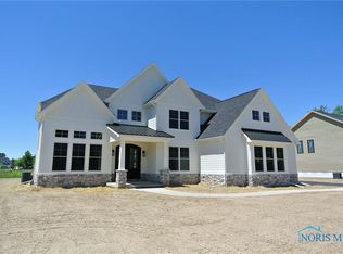 3676 Turtle Creek Dr, Perrysburg, OH 43551