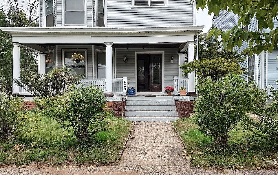 2nd image of 427 Edgewood Ave