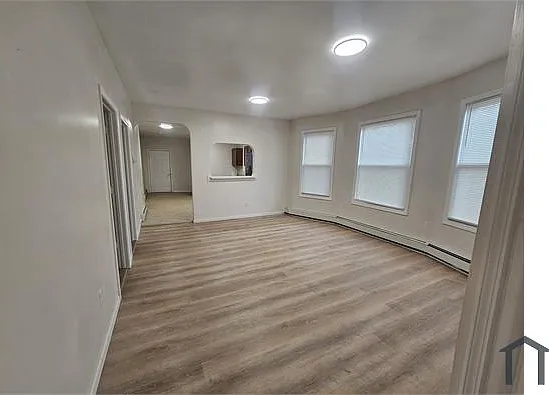 5 bed, $2,700 — Photo 2