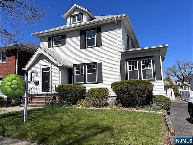 1st image of 891 Ray Ave