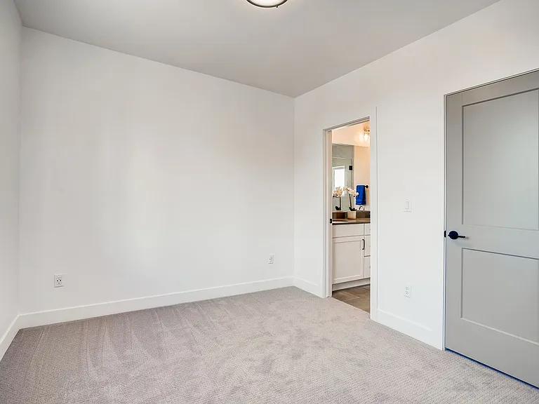 3450 S Corona St — Photo 7