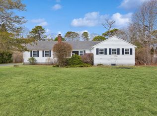 4 E Rampasture Rd, Hampton Bays, NY 11946