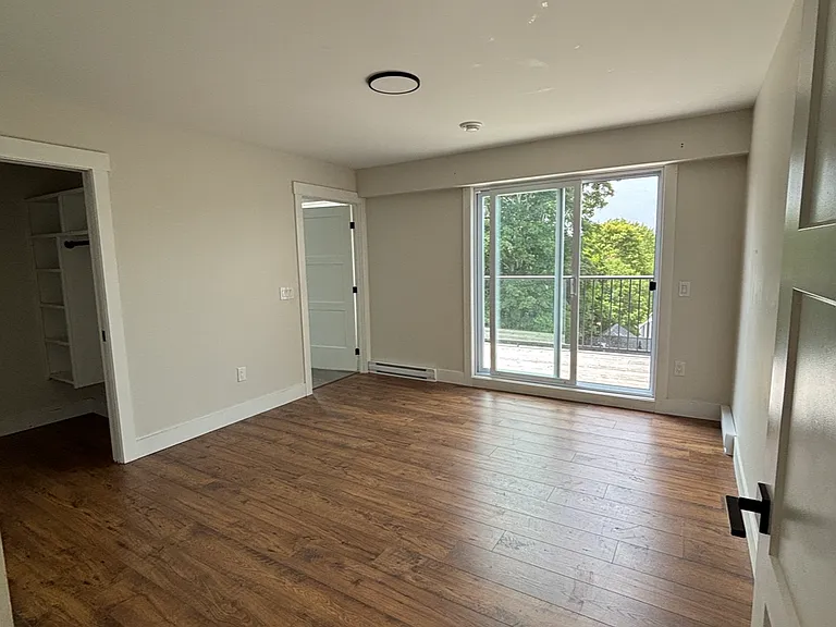 195 Queen St #1 — Photo 5