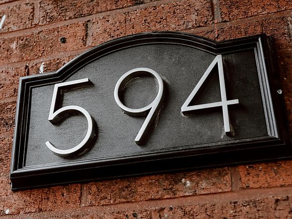 4th image of 594 Lilley Ave