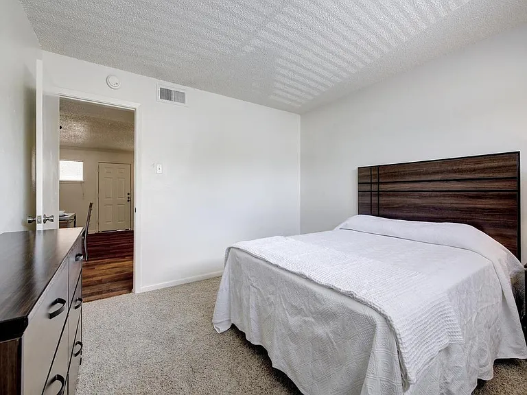 4553 Guadalupe St #2B — Photo 23