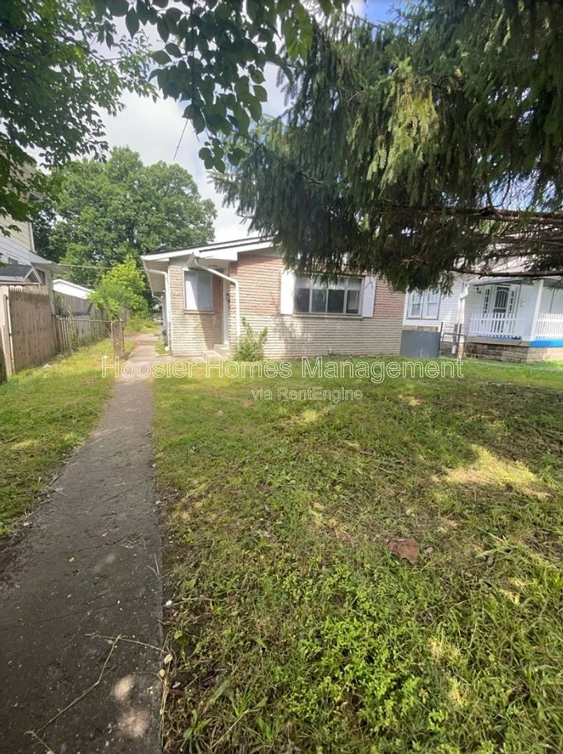 3 bed, 1.5 bath, 1068 sqft, $1,350 — Photo 1