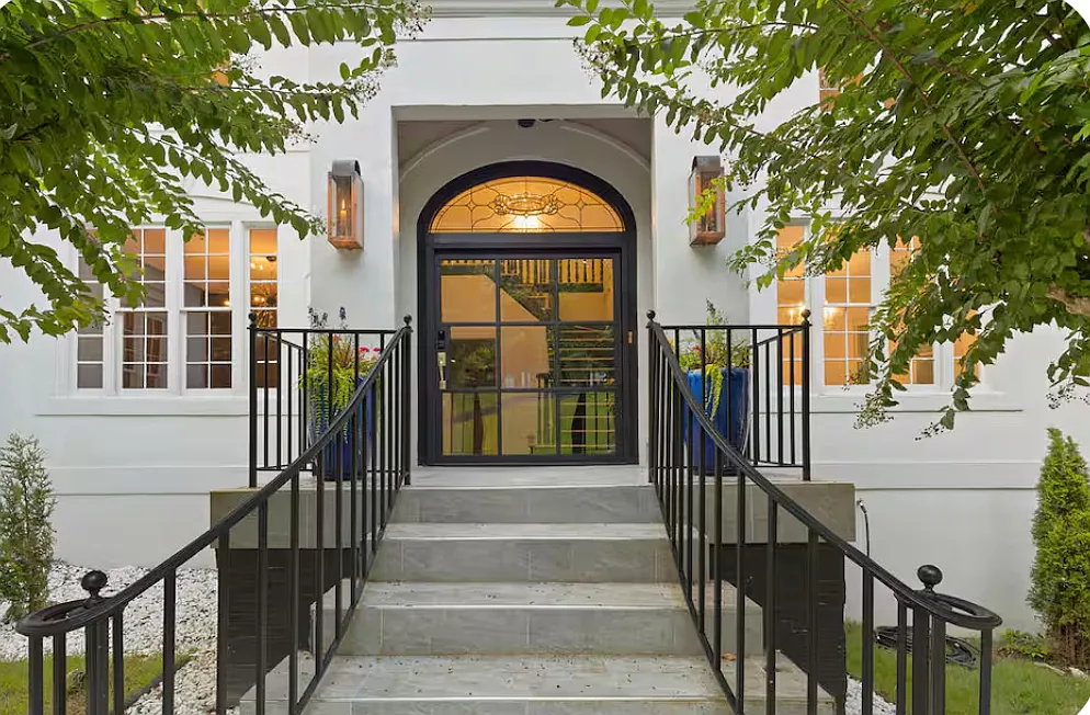 5 bed, 4.5 bath, 5120 sqft, $16,500 — Photo 2