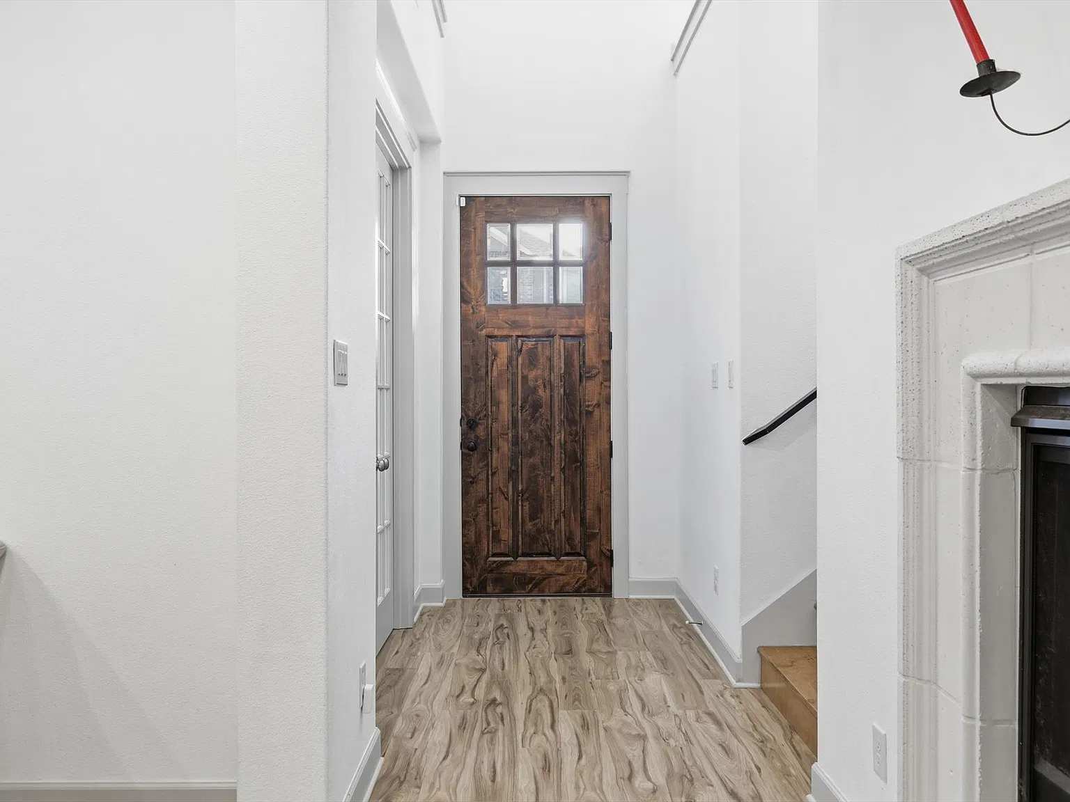 3 bed, 2.5 bath, 2421 sqft, $3,500 — Photo 3