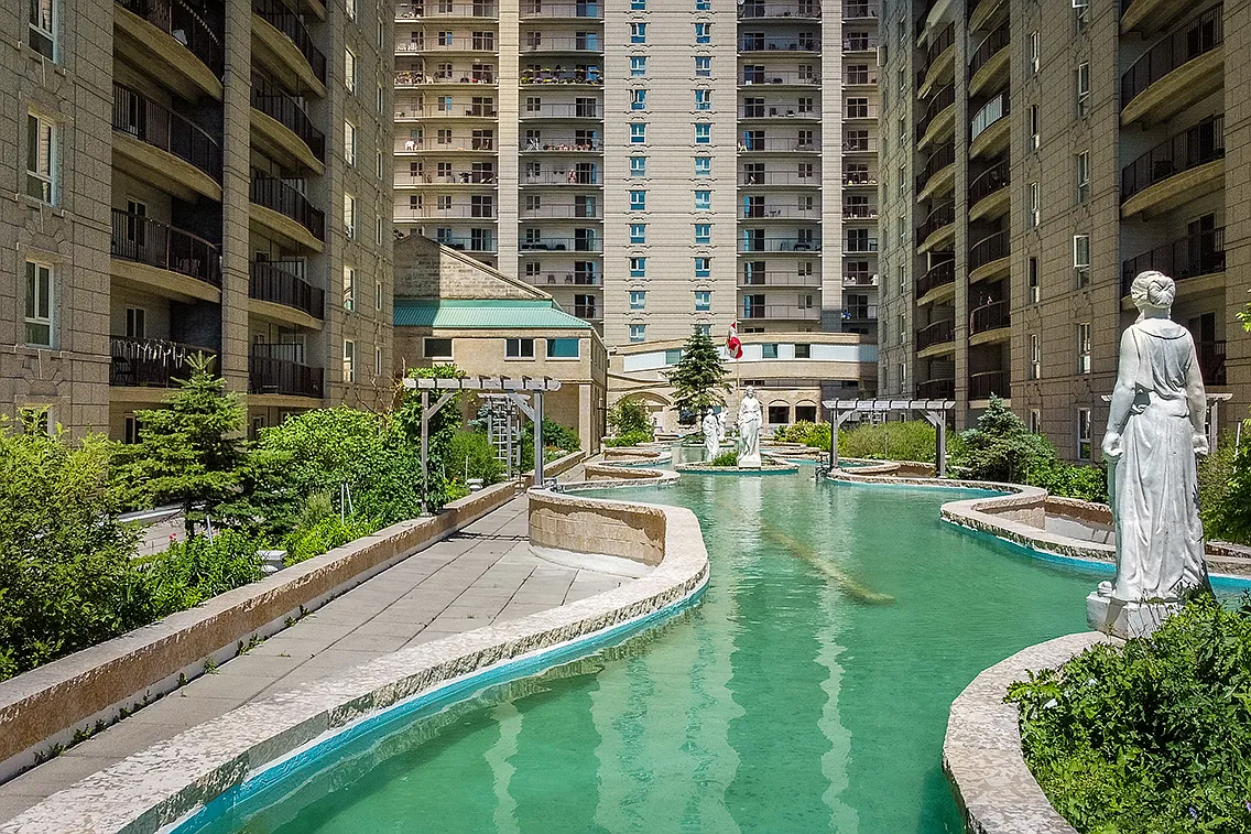 Fort Garry Place I — Photo 1
