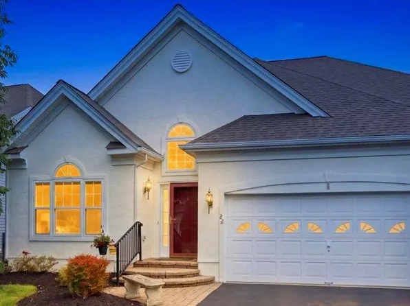 22 Lowell Dr, Marlton, NJ 08053