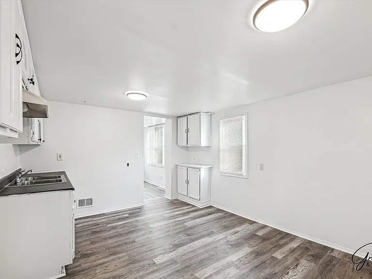 2615 Emmons Ave — Photo 15