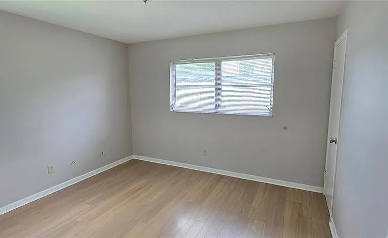 410 S Oakwood Ave — Photo 14