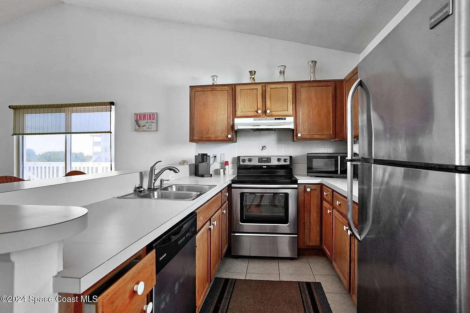 2 bed, 2.0 bath, 844 sqft, $4,000 — Photo 3