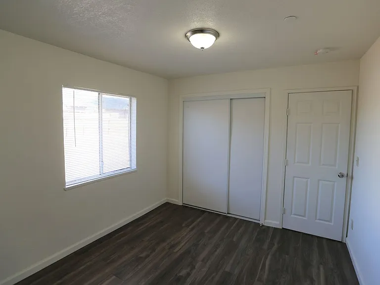 9817 N Stephens St — Photo 6