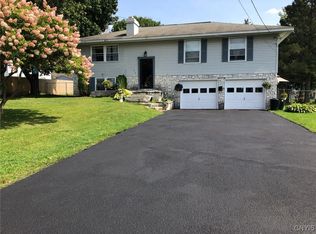 516 Woodburne Dr, Utica, NY 13502